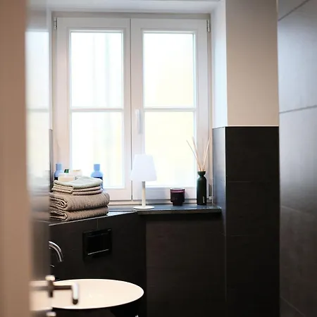Luxus Residenz 4min Vw Stadtnah-1 Kingsize Bett & Garten Apartment